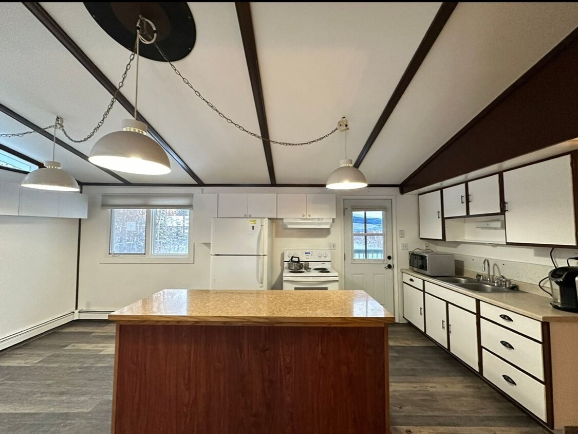 Foto principal - 3 br, 2 bath House - 3755 Mitchell Ave