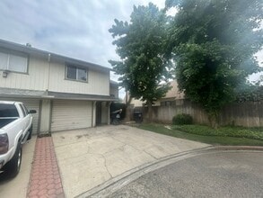 Building Photo - 2047 E Laura Ave