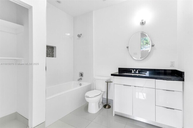 Foto del edificio - 785 SW 7th Ave