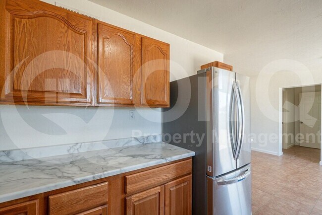 Foto del edificio - 2020 S Avenida Ursa