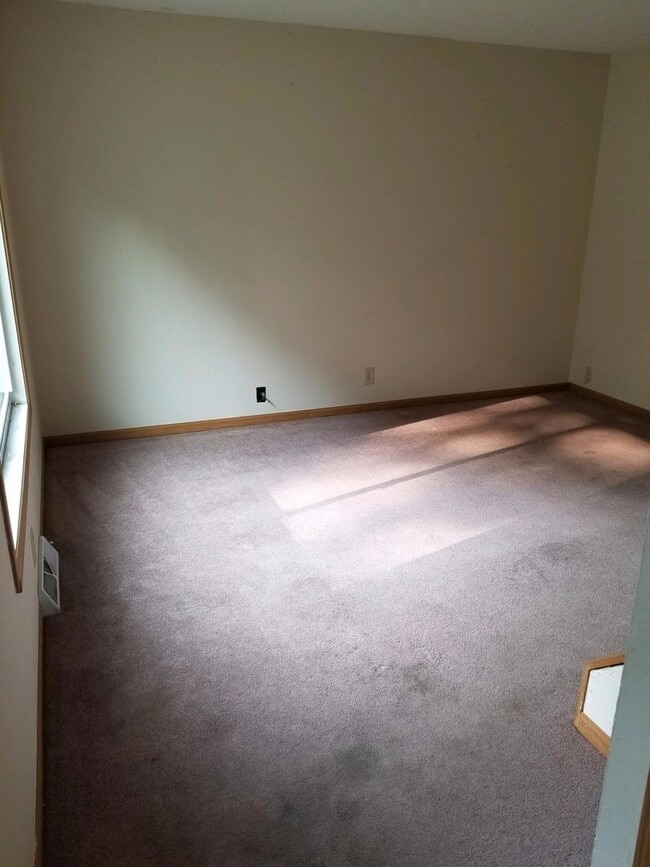 Foto del edificio - 2 Bedroom, 1.5 Bath Townhouse in Clinton, IA