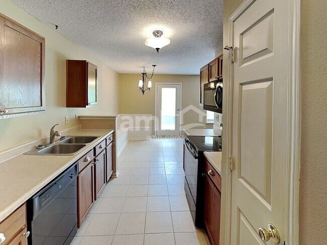 Building Photo - 2411 Collins Way