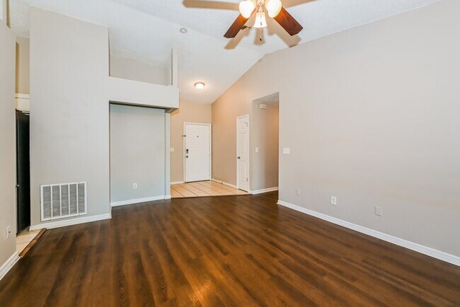 Foto del edificio - 7790 Collins Ridge Blvd