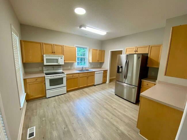 Foto del edificio - 2425 Laurel Falls Ln