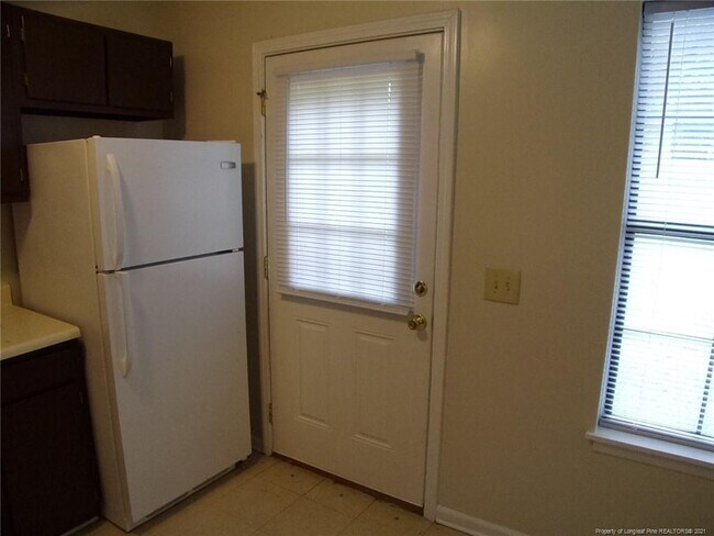 Building Photo - 4805 Fogarty Dr