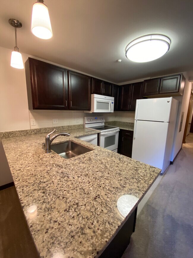 Washington Plaza Apartments in Madison, WI