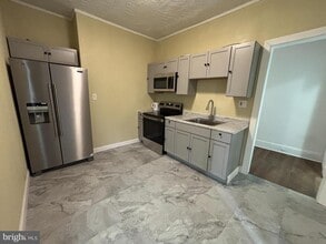 Building Photo - 130 E 4th St Building Photo - 130 E 4th St