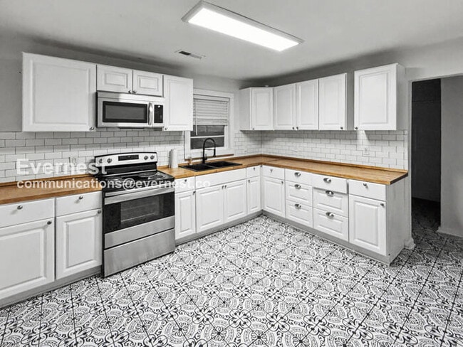 Building Photo - 908 37th St N