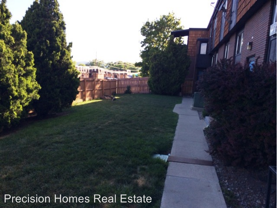 Building Photo - 10950 W 64th Pl