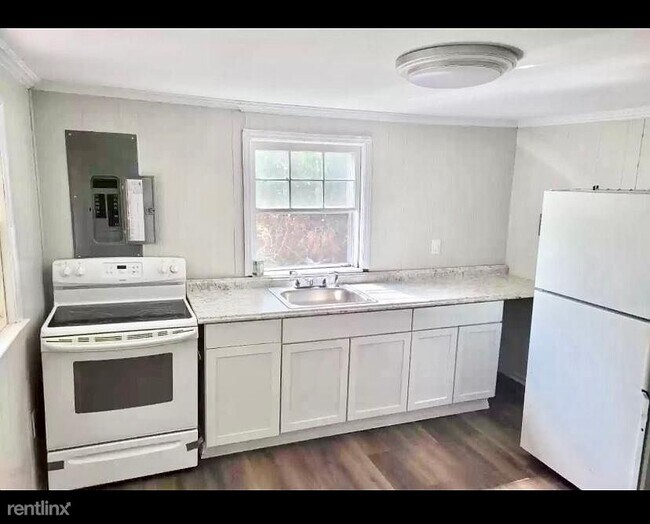 Building Photo - 3 br, 1 bath House - 404 2nd Street