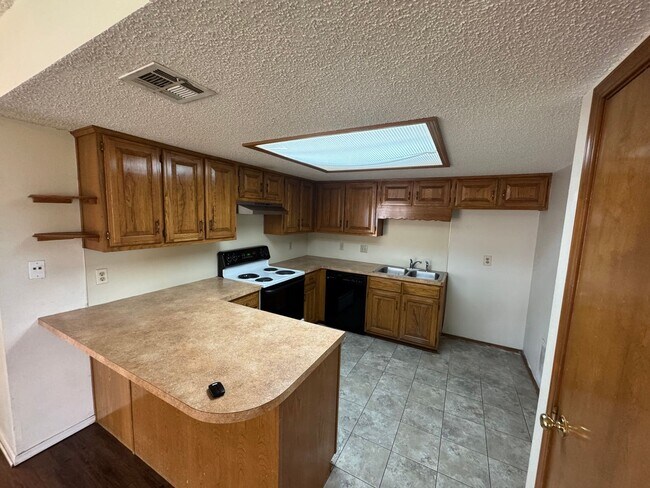 Building Photo - 301 S 11th Pl