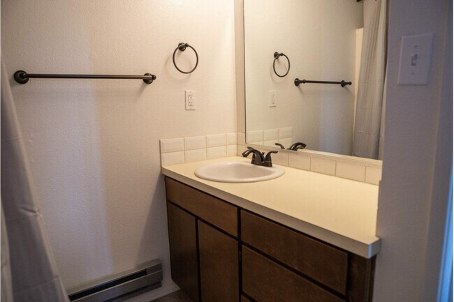 Building Photo - 1A Crown 4 Plex