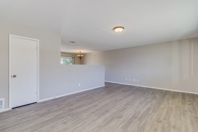 Building Photo - ? Newly Remodeled! 3-Bed/2-Bath in North P...