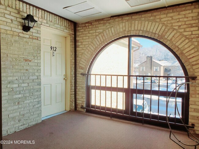 Foto del edificio - 912 Wellington Pl