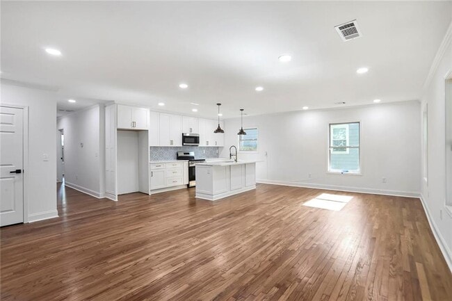 Building Photo - 1321 Avon Ave SW