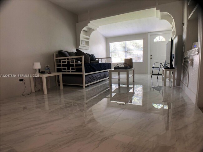 Foto del edificio - 2111 Monroe Terrace
