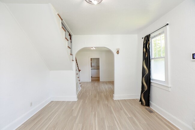 Building Photo - 768 Mayfield Ave