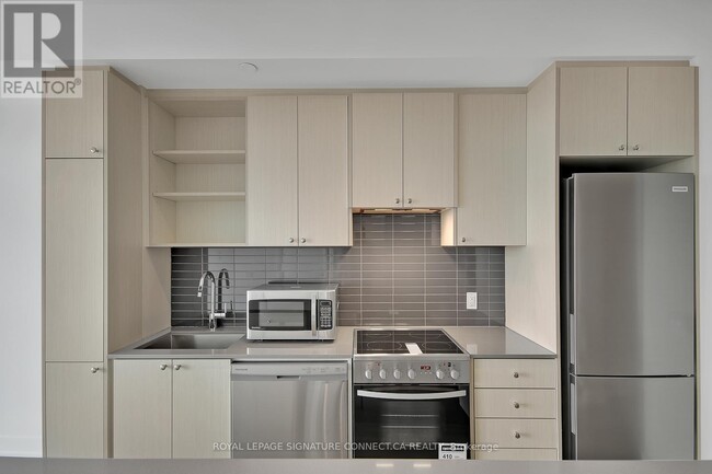 Building Photo - 50-650 George Butchart Dr