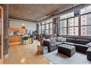 Building Photo - 521 S 7th St