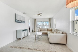 Building Photo - 370 Wilma Cir