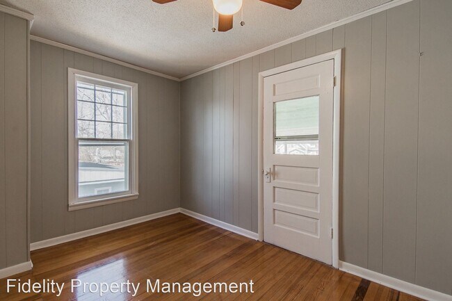 4 br, 2.5 bath House - 811 E. Delmar - 4