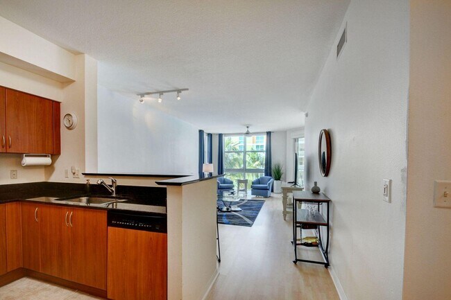 Building Photo - 806 E Windward Way