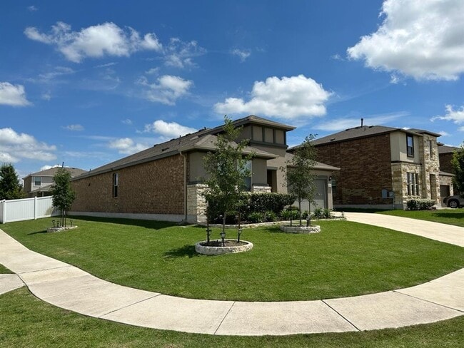 Foto del edificio - 10901 Mickelson Dr