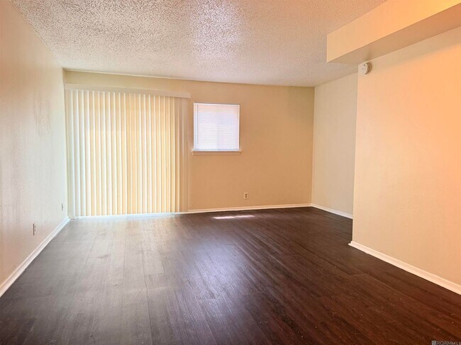 Foto del edificio - 3484 Cedarcrest Ave