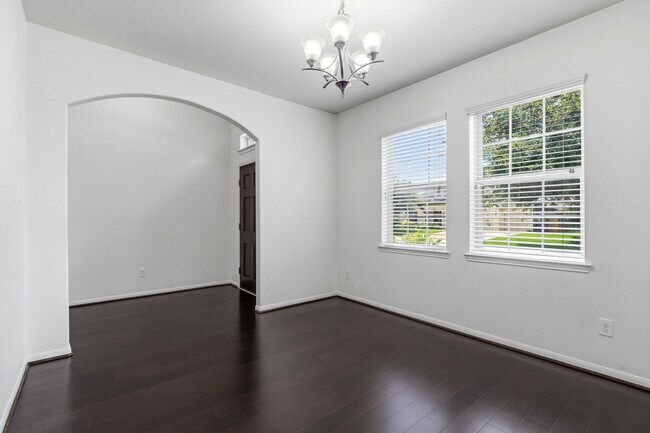 Building Photo - 271 Westwood Dr