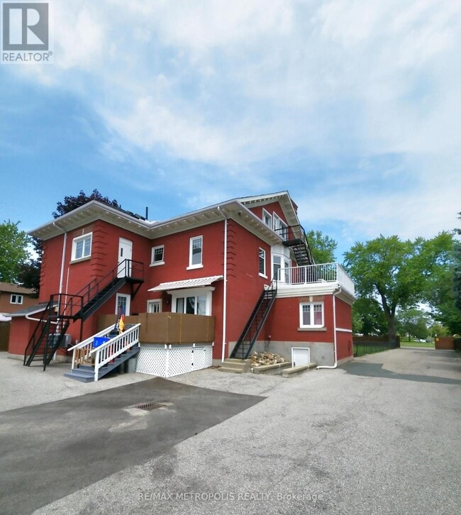 Building Photo - 1110 Simcoe St S