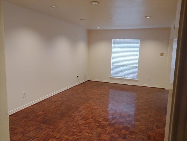Building Photo - 15914 Club Crest Dr