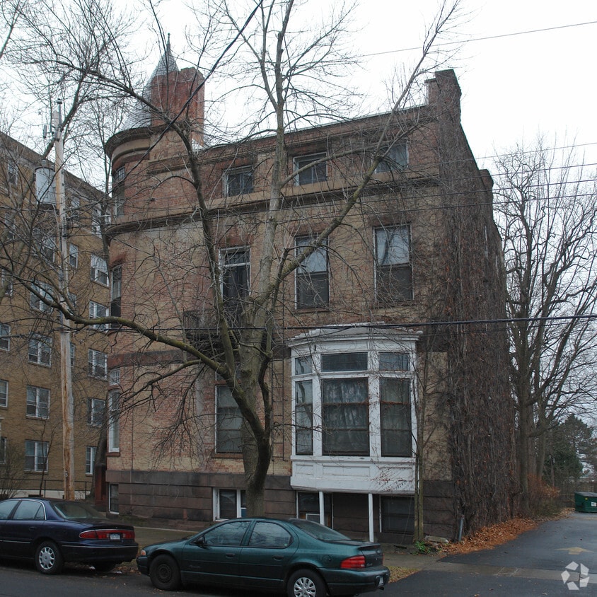 Building Photo - 11 N Church St