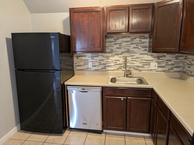 Foto del edificio - 2 bedroom 1.5 bathroom apartment in Norman...