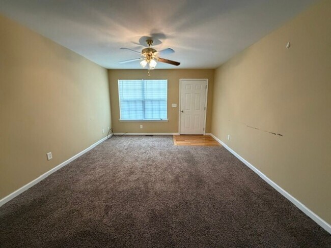 Foto del edificio - 2 Bedroom 2 Bath Duplex with Garage