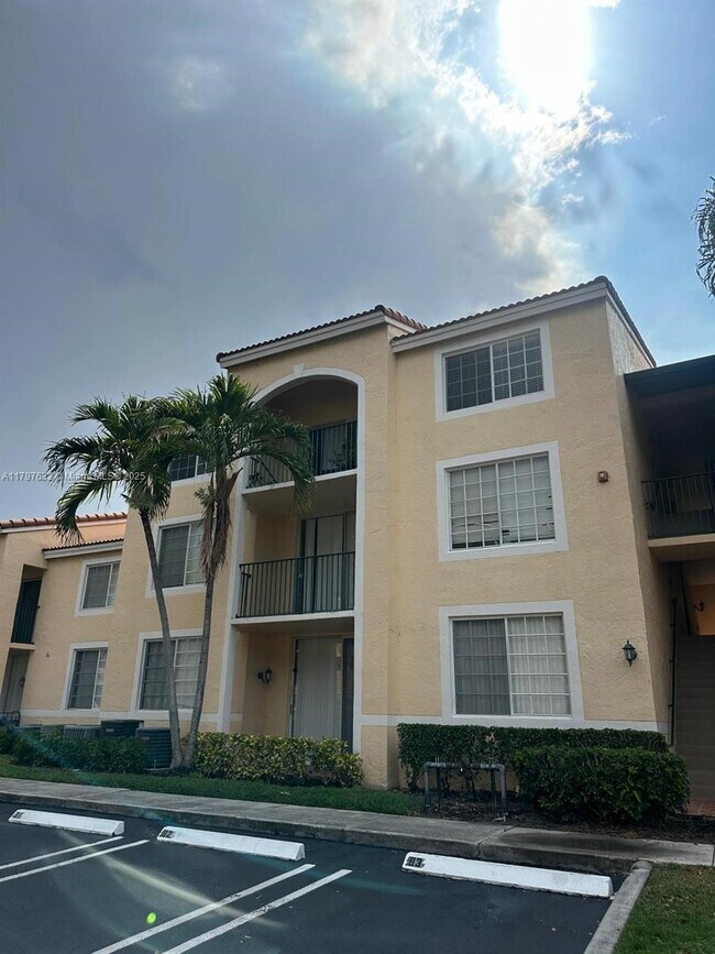 Foto del edificio - 1721 Village Blvd