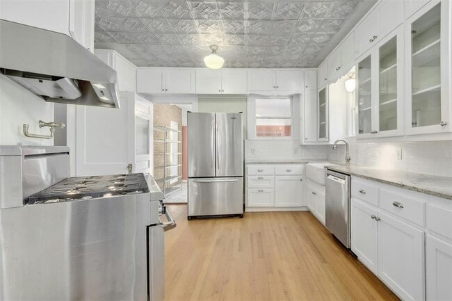 Building Photo - 1606 Travis Heights Blvd