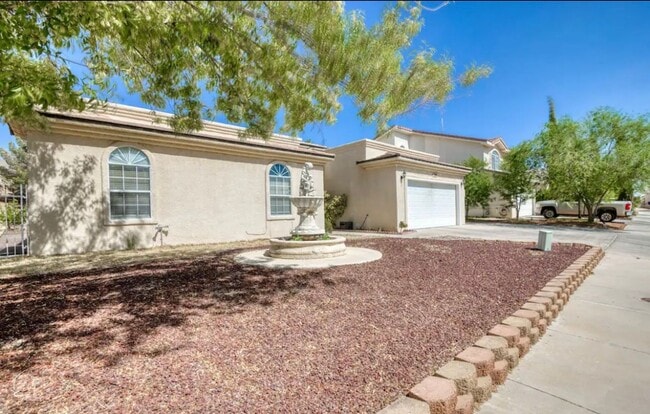 Building Photo - Short Term leases optionn4 Bedrooms 3 baths( near by Sunland Park Dr & Mesa St)