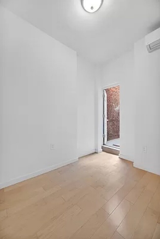 Foto del edificio - 252 Madison St