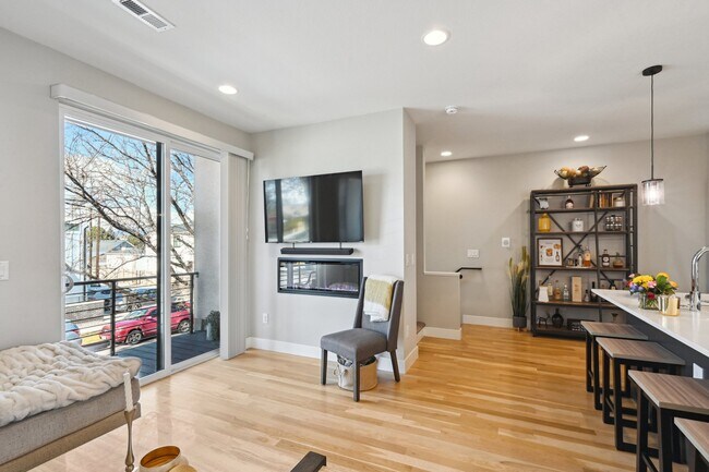 Building Photo - 3814 Zenobia St
