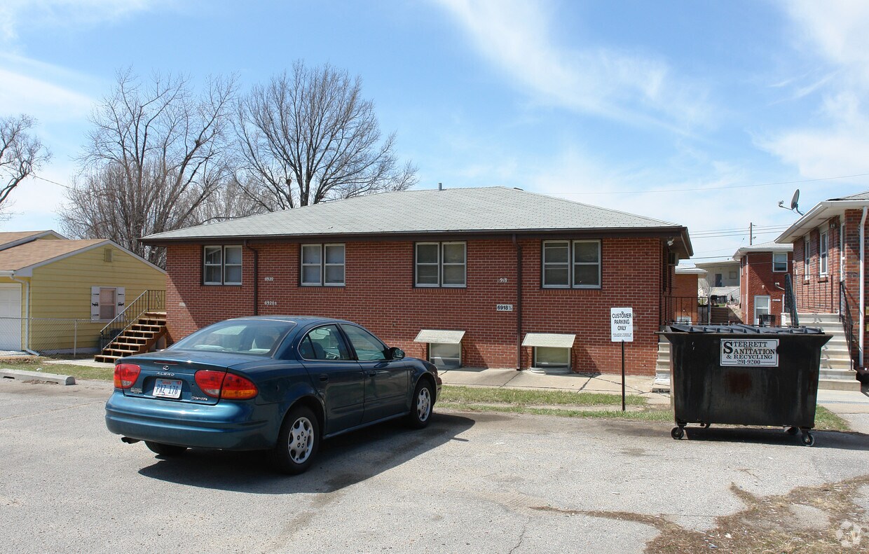 Primary Photo - 6918-6920 S 39th St
