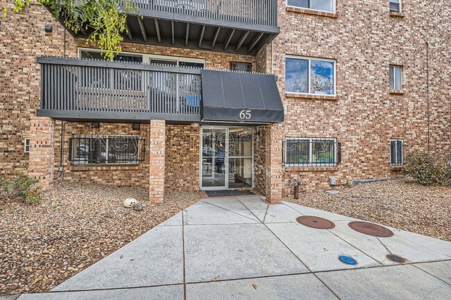 Photo - 65 N Clarkson St Apartment