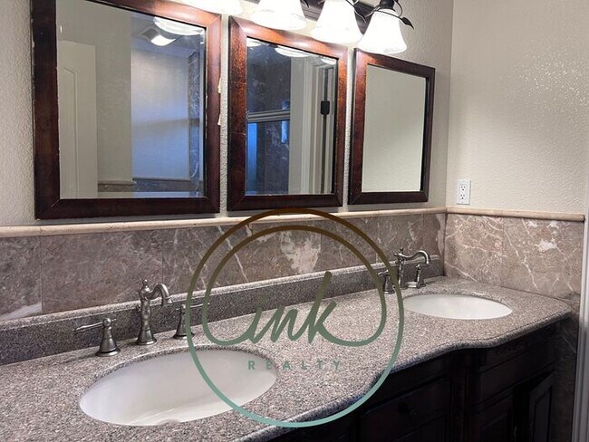 Foto del edificio - Riverview Townhouse