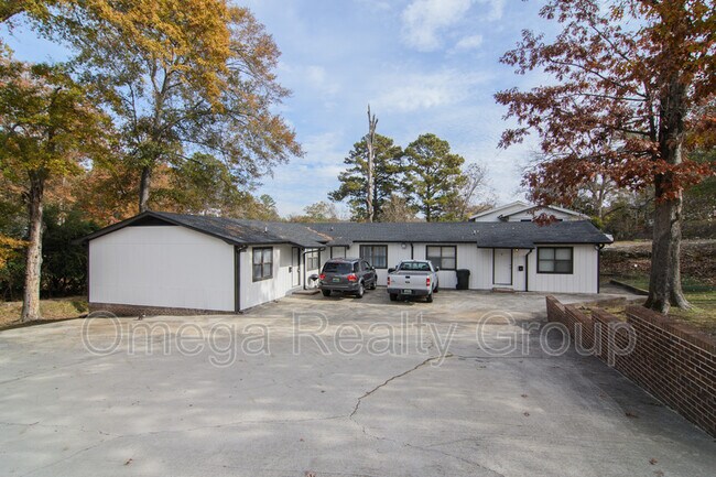 Building Photo - 1303 5th Ave S