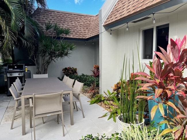 Foto del edificio - 4021 N Cypress Dr