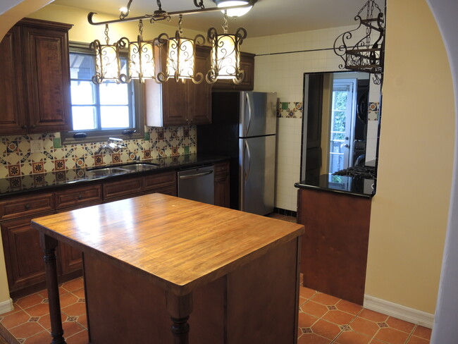 Kitchen - 855 N La Jolla Ave