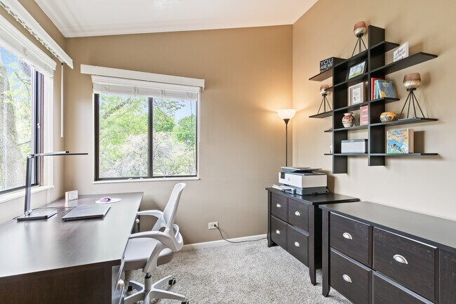 Foto del edificio - 884 N Shoreline Rd