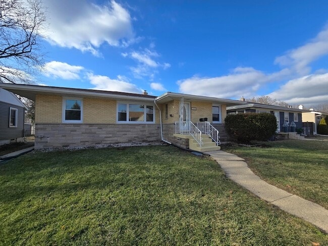 Building Photo - 7230 Beech Ave