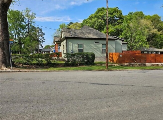 Foto del edificio - 198 Wellington St SW