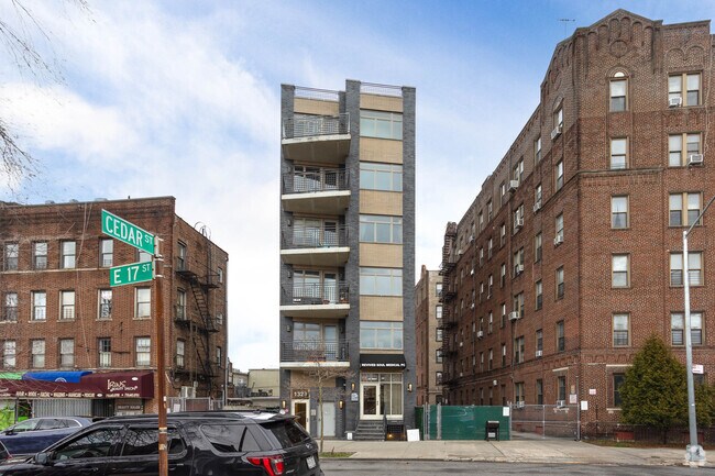 Building Photo - 1329 E 17th St