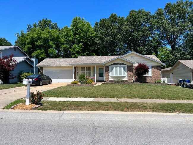Building Photo - 1611 Treetop Dr